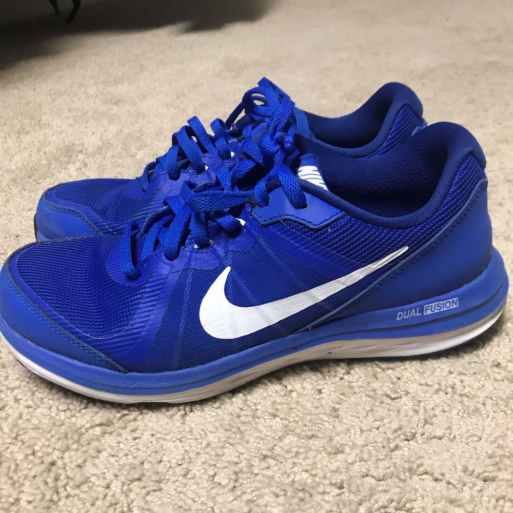 Nike- boys youth 6